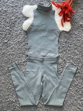 Gil Rodriguez Ribbed Mock-Neck Set